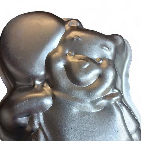 Wilton Vintage Disney Winnie the Pooh with Balloon Aluminum Cake Pan Baking Mold - Picture 2 of 5